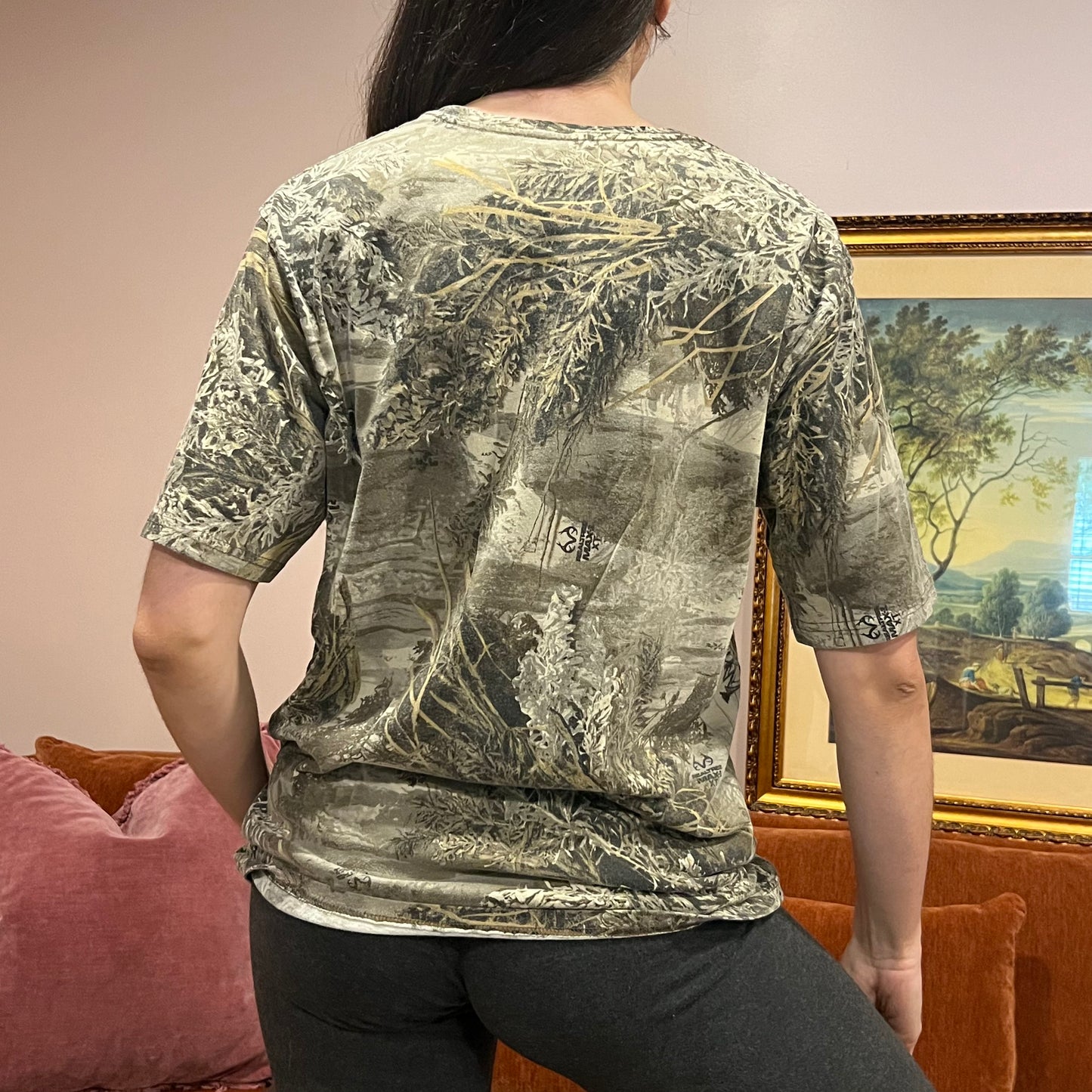 DUMP YOUR REPUBLICAN GIRLFRIEND camo t-shirt with pink text (L)